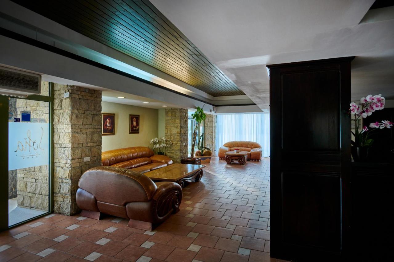 Hotel & Restaurant Sofia Sucevita Bagian luar foto