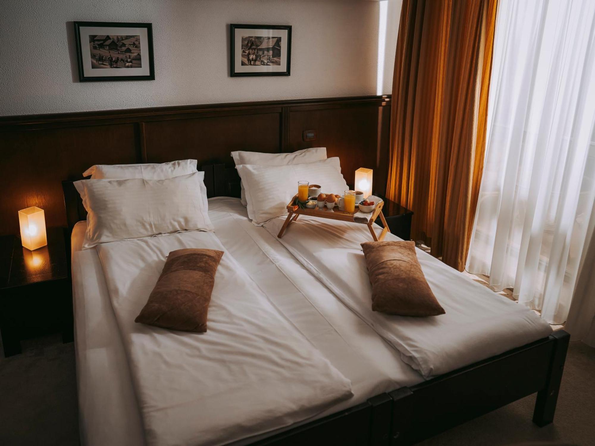 Hotel & Restaurant Sofia Sucevita Bagian luar foto
